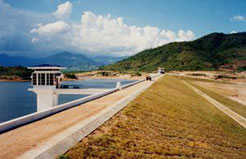 Đập đất, tràn xả lũ Công trình Hồ chứa nước Thuận Ninh