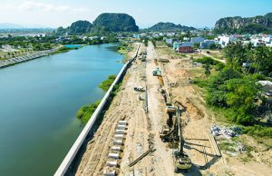 Xây dựng hệ thống thu gom nước thải riêng và các tuyến cống chuyển nước mưa về sông Hàn cho lưu vực từ đường Hồ Xuân Hương đến giáp tỉnh Quang Nam