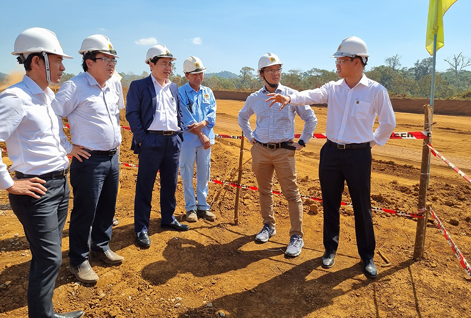 Lãnh đạo C47 thăm và động viên Cán bộ công nhân viên tại dự án thủy điện Nam Phak Lào  nhân dịp đầu xuân Quý Mão 2023